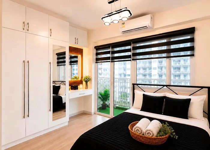 Stylish 1br Pool View With Netflix Shore Near Moa * Manila